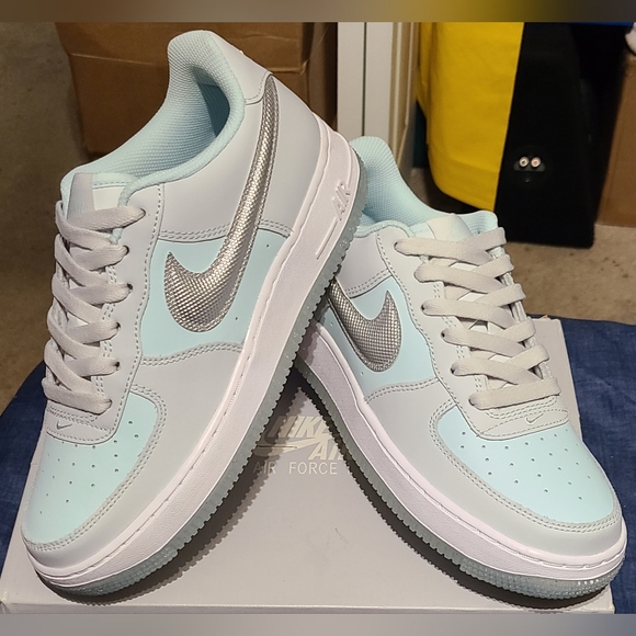 Nike Air Force 1 Low "HQ3249-043" Pure Platinum, New In Box! Womens 8.5/Kids 6.5 - Picture 1 of 12